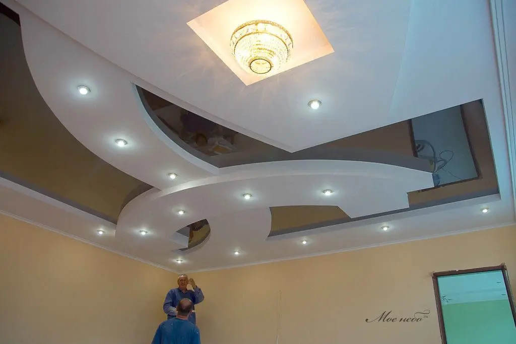 красивый потолок в УВД