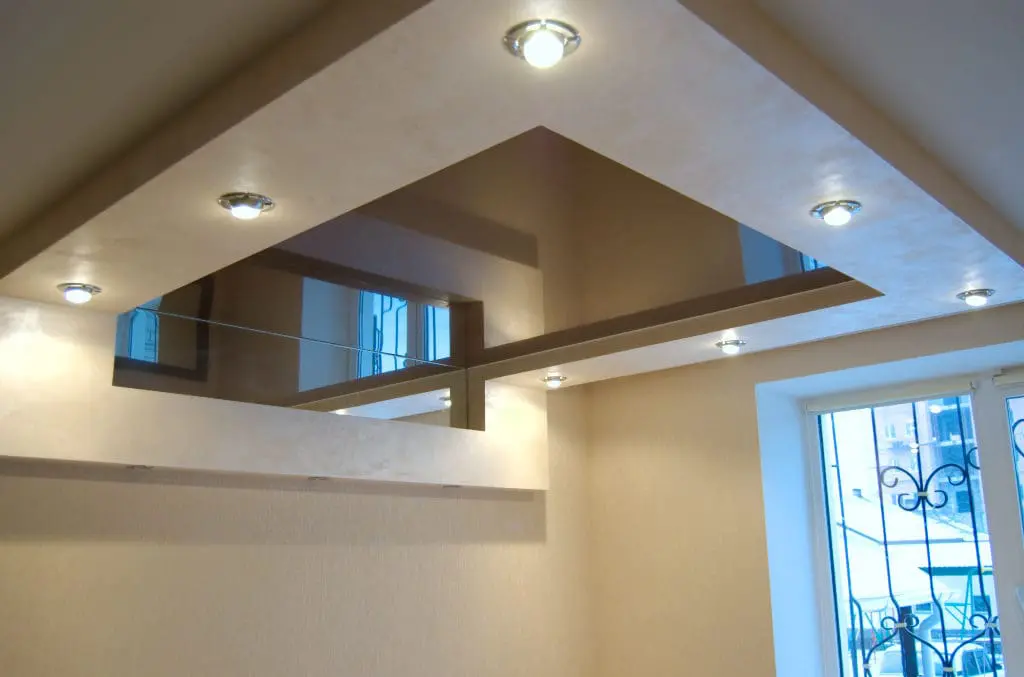 Квадратная вставка в натяжном потолке