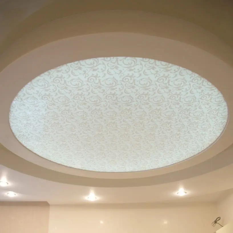 полупрозрачный натяжной потолок-лампа