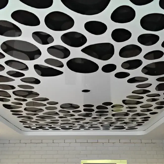Резной натяжной потолок круги