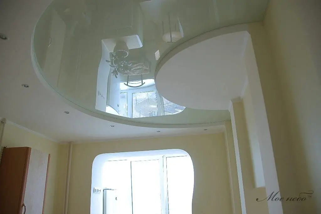 светлый двухуровневый натяжной потолок