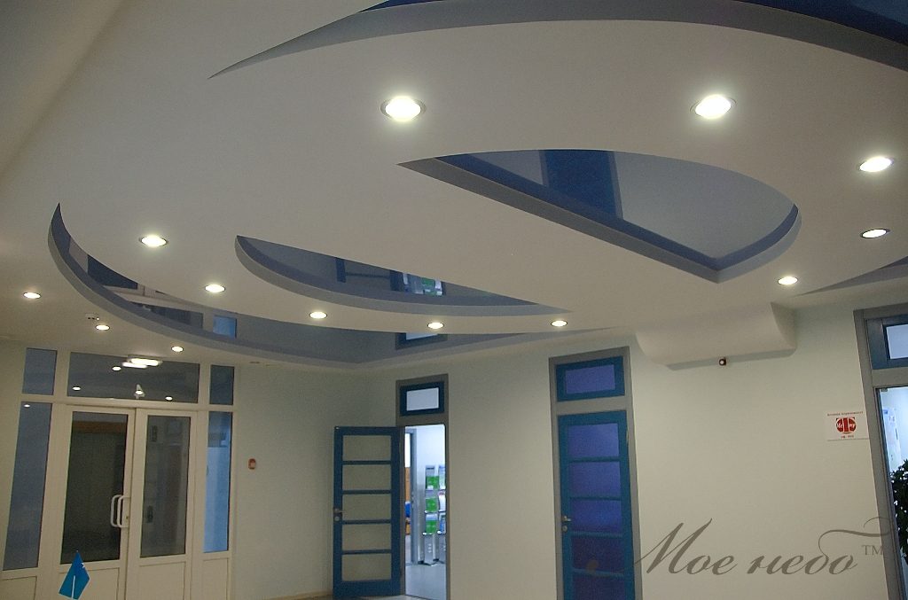 офис по Вишневецкого - бело-голубой натяжной потолок