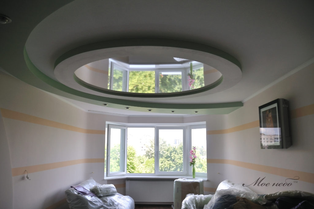 двухуровневый светлый матовый натяжной потолок