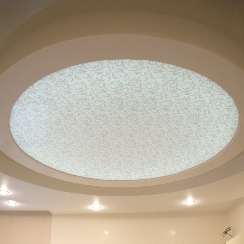 полупрозрачный натяжной потолок-лампа