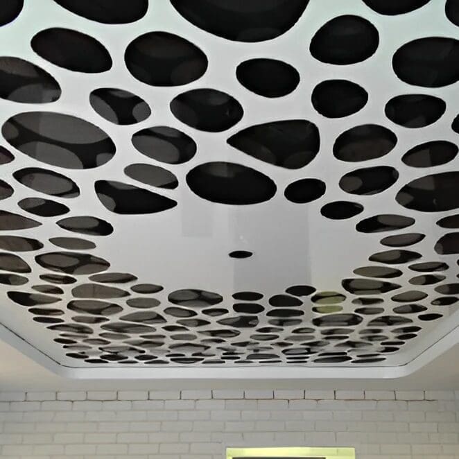 Резной натяжной потолок круги
